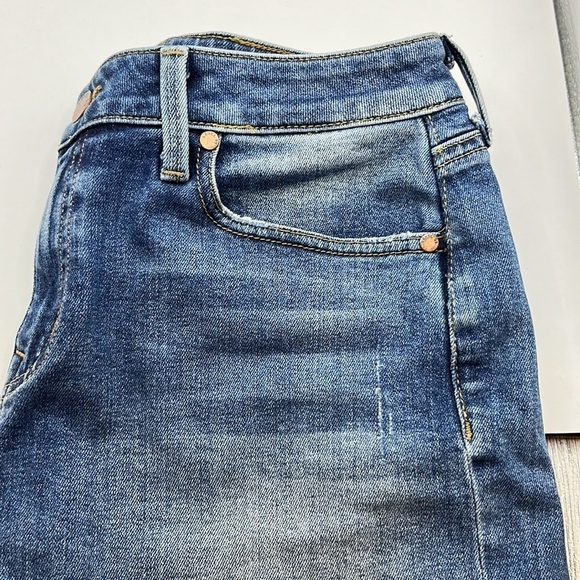 Level 99 3 1/2” Inseam Cuffed High Rise Shorts Size 29 - Picture 14 of 16